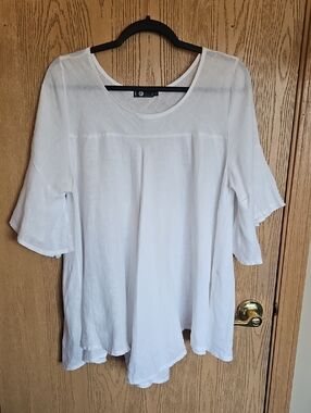 White Women's Tunic Top - Lightweight Flowing Fit